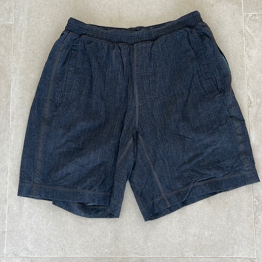 Lululemon Mens Workout Shorts, Large